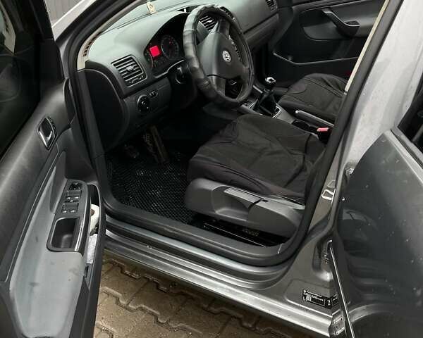 Сірий Фольксваген Гольф, об'ємом двигуна 1.6 л та пробігом 291 тис. км за 5300 $, фото 6 на Automoto.ua