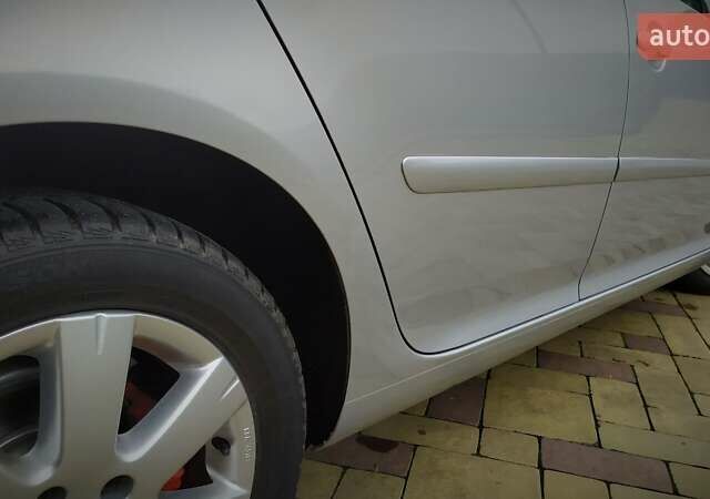 Сірий Фольксваген Гольф, об'ємом двигуна 1.6 л та пробігом 200 тис. км за 6950 $, фото 104 на Automoto.ua