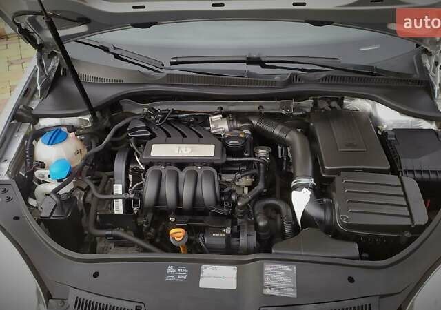 Сірий Фольксваген Гольф, об'ємом двигуна 1.6 л та пробігом 200 тис. км за 6950 $, фото 174 на Automoto.ua