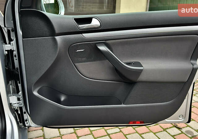 Серый Фольксваген Гольф, объемом двигателя 1.6 л и пробегом 178 тыс. км за 6556 $, фото 46 на Automoto.ua