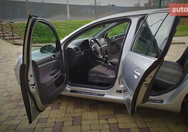 Сірий Фольксваген Гольф, об'ємом двигуна 1.6 л та пробігом 200 тис. км за 6950 $, фото 159 на Automoto.ua