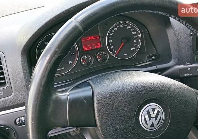Серый Фольксваген Гольф, объемом двигателя 1.6 л и пробегом 238 тыс. км за 6300 $, фото 13 на Automoto.ua
