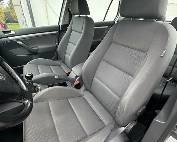 Сірий Фольксваген Гольф, об'ємом двигуна 1.6 л та пробігом 229 тис. км за 4750 $, фото 20 на Automoto.ua