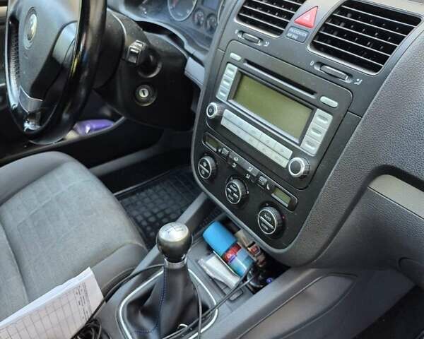 Серый Фольксваген Гольф, объемом двигателя 1.6 л и пробегом 227 тыс. км за 6500 $, фото 11 на Automoto.ua