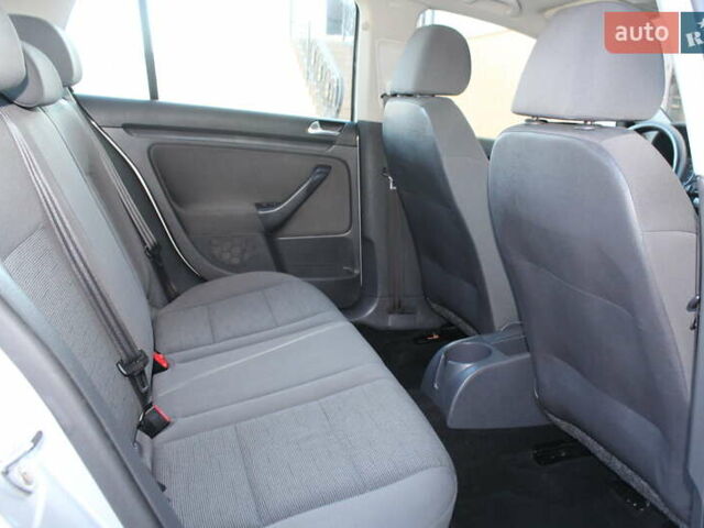 Серый Фольксваген Гольф, объемом двигателя 1.6 л и пробегом 195 тыс. км за 5890 $, фото 59 на Automoto.ua