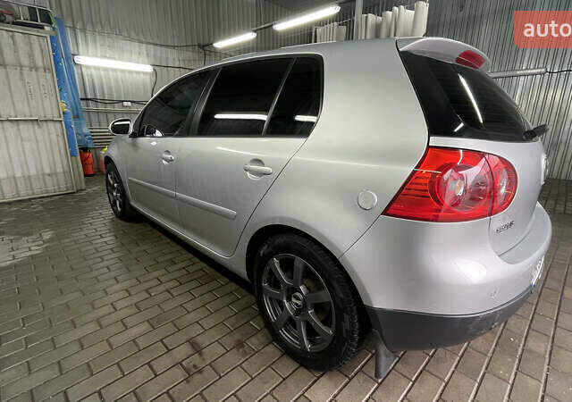 Серый Фольксваген Гольф, объемом двигателя 1.6 л и пробегом 274 тыс. км за 6250 $, фото 5 на Automoto.ua