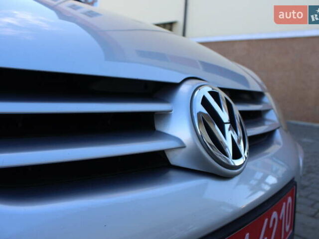 Серый Фольксваген Гольф, объемом двигателя 1.6 л и пробегом 195 тыс. км за 5990 $, фото 28 на Automoto.ua