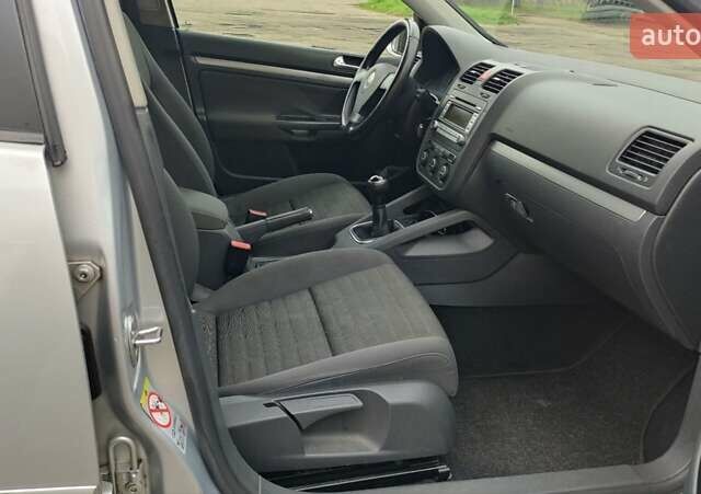 Серый Фольксваген Гольф, объемом двигателя 1.6 л и пробегом 203 тыс. км за 5500 $, фото 3 на Automoto.ua