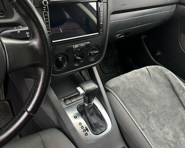 Серый Фольксваген Гольф, объемом двигателя 1.6 л и пробегом 220 тыс. км за 5800 $, фото 12 на Automoto.ua