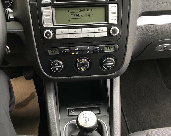 Сірий Фольксваген Гольф, об'ємом двигуна 1.6 л та пробігом 256 тис. км за 5999 $, фото 18 на Automoto.ua