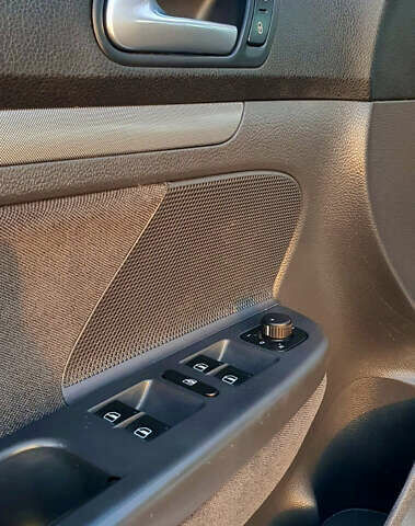 Сірий Фольксваген Гольф, об'ємом двигуна 1.6 л та пробігом 188 тис. км за 5350 $, фото 5 на Automoto.ua