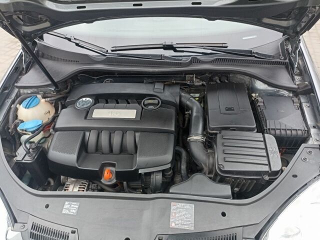 Серый Фольксваген Гольф, объемом двигателя 1.6 л и пробегом 230 тыс. км за 6199 $, фото 4 на Automoto.ua