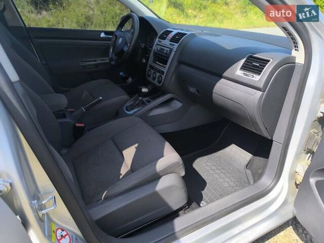 Серый Фольксваген Гольф, объемом двигателя 1.6 л и пробегом 268 тыс. км за 5900 $, фото 18 на Automoto.ua