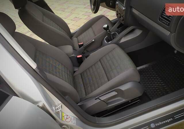 Сірий Фольксваген Гольф, об'ємом двигуна 1.6 л та пробігом 200 тис. км за 6950 $, фото 165 на Automoto.ua