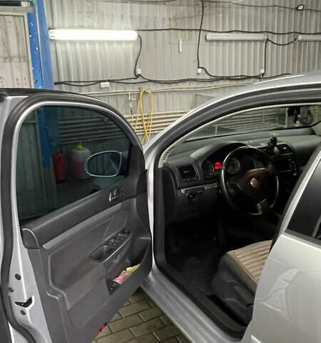 Серый Фольксваген Гольф, объемом двигателя 1.6 л и пробегом 274 тыс. км за 6250 $, фото 7 на Automoto.ua