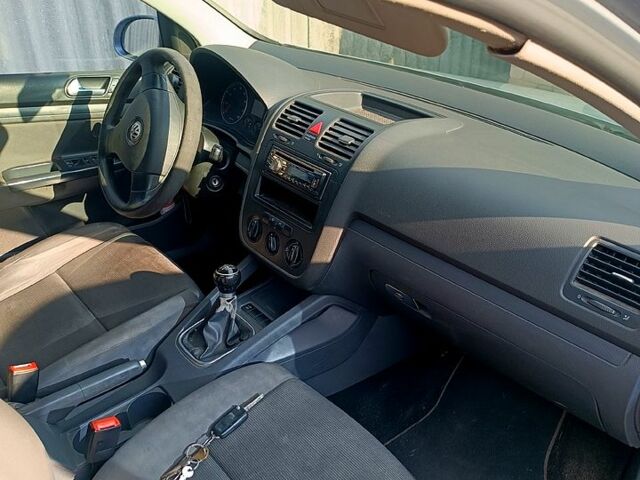 Серый Фольксваген Гольф, объемом двигателя 1.4 л и пробегом 340 тыс. км за 4750 $, фото 7 на Automoto.ua