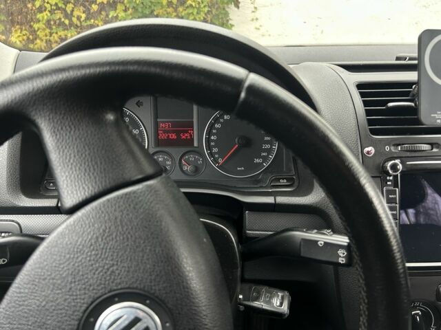 Серый Фольксваген Гольф, объемом двигателя 1.6 л и пробегом 220 тыс. км за 5800 $, фото 12 на Automoto.ua