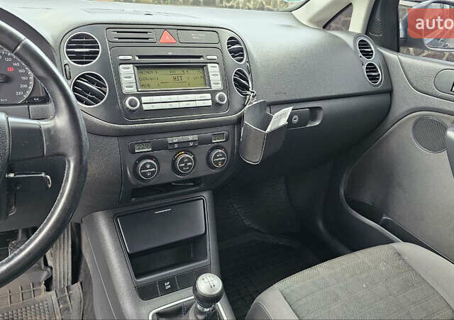 Серый Фольксваген Гольф, объемом двигателя 1.39 л и пробегом 270 тыс. км за 6000 $, фото 10 на Automoto.ua