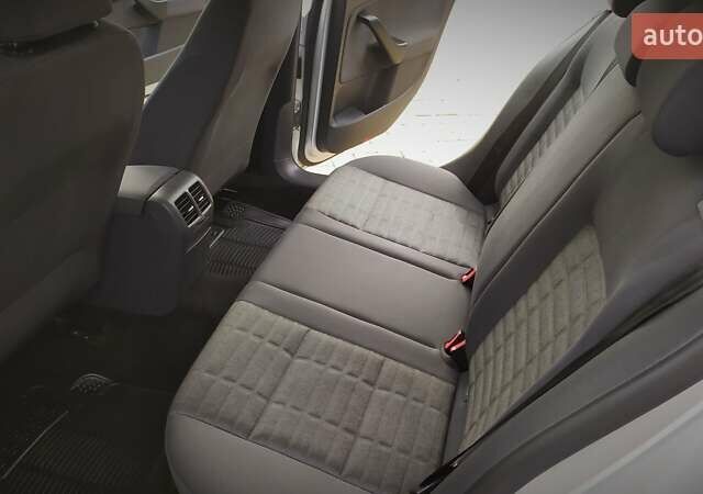 Сірий Фольксваген Гольф, об'ємом двигуна 1.6 л та пробігом 200 тис. км за 6950 $, фото 149 на Automoto.ua