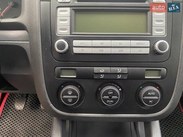 Серый Фольксваген Гольф, объемом двигателя 1.6 л и пробегом 235 тыс. км за 6500 $, фото 9 на Automoto.ua