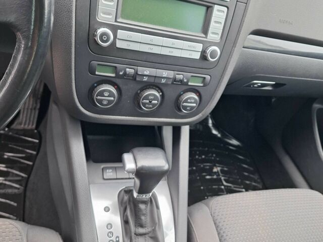 Сірий Фольксваген Гольф, об'ємом двигуна 1.4 л та пробігом 215 тис. км за 6500 $, фото 7 на Automoto.ua