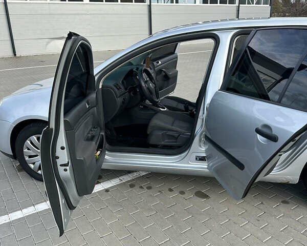 Серый Фольксваген Гольф, объемом двигателя 1.6 л и пробегом 220 тыс. км за 6350 $, фото 27 на Automoto.ua