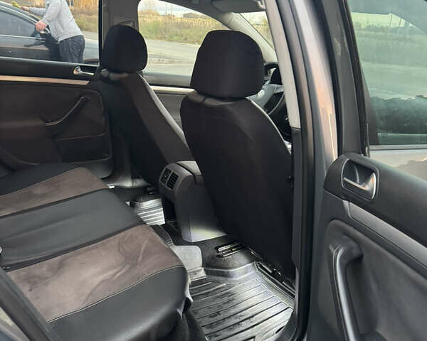 Сірий Фольксваген Гольф, об'ємом двигуна 1.39 л та пробігом 172 тис. км за 5100 $, фото 6 на Automoto.ua