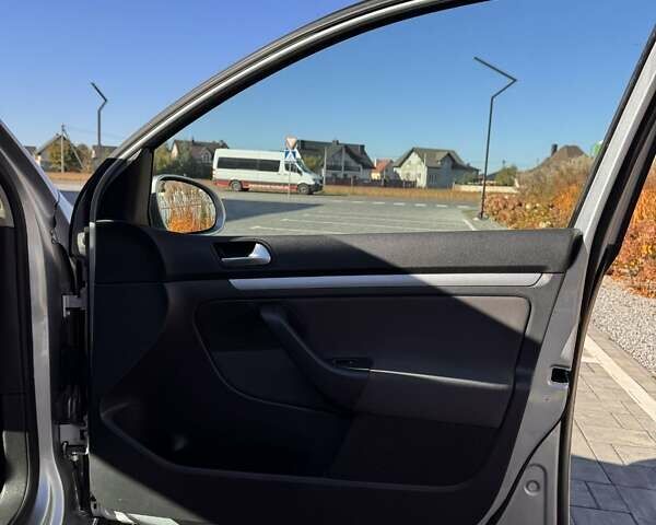 Серый Фольксваген Гольф, объемом двигателя 1.9 л и пробегом 410 тыс. км за 5800 $, фото 10 на Automoto.ua