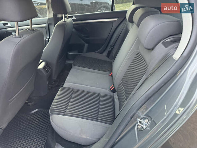 Серый Фольксваген Гольф, объемом двигателя 1.6 л и пробегом 154 тыс. км за 6200 $, фото 16 на Automoto.ua