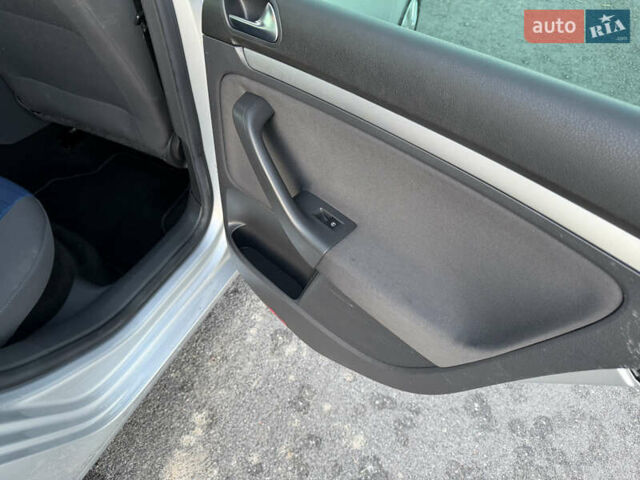 Сірий Фольксваген Гольф, об'ємом двигуна 1.6 л та пробігом 184 тис. км за 8499 $, фото 78 на Automoto.ua