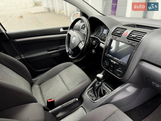 Сірий Фольксваген Гольф, об'ємом двигуна 1.4 л та пробігом 240 тис. км за 5290 $, фото 29 на Automoto.ua