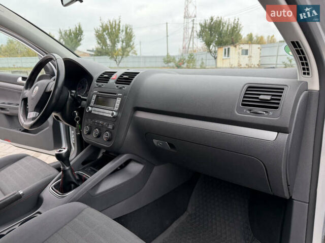 Серый Фольксваген Гольф, объемом двигателя 1.6 л и пробегом 212 тыс. км за 6450 $, фото 31 на Automoto.ua