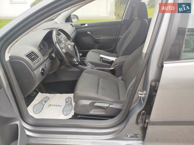 Сірий Фольксваген Гольф, об'ємом двигуна 1.4 л та пробігом 180 тис. км за 5000 $, фото 13 на Automoto.ua