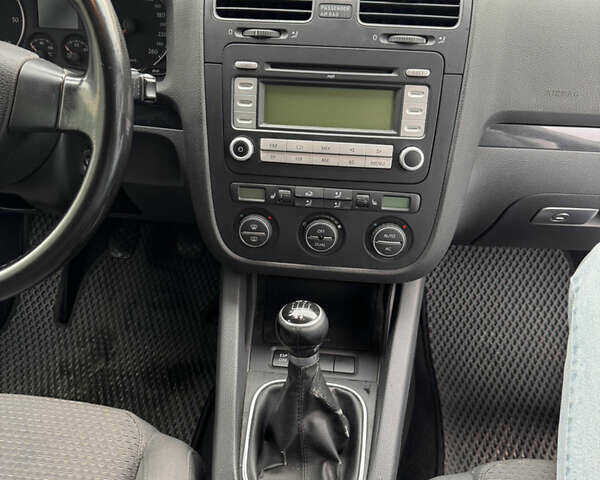 Серый Фольксваген Гольф, объемом двигателя 1.9 л и пробегом 298 тыс. км за 5600 $, фото 35 на Automoto.ua