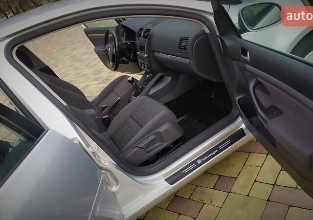 Сірий Фольксваген Гольф, об'ємом двигуна 1.6 л та пробігом 200 тис. км за 6950 $, фото 164 на Automoto.ua