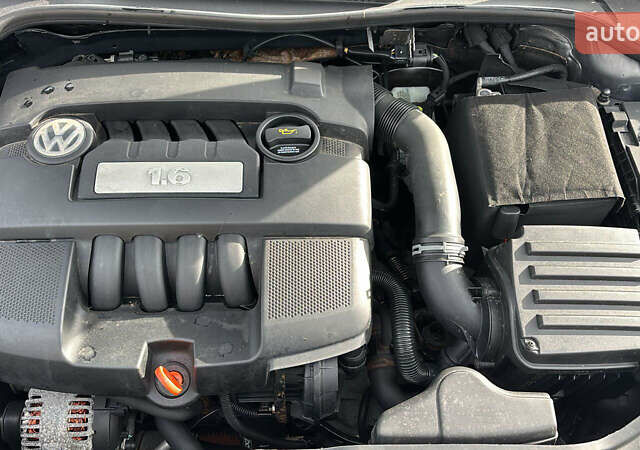 Серый Фольксваген Гольф, объемом двигателя 1.6 л и пробегом 182 тыс. км за 5999 $, фото 11 на Automoto.ua
