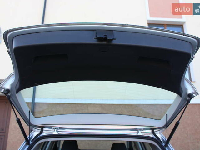 Серый Фольксваген Гольф, объемом двигателя 1.6 л и пробегом 195 тыс. км за 5890 $, фото 77 на Automoto.ua