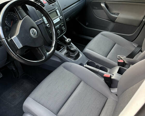 Сірий Фольксваген Гольф, об'ємом двигуна 1.6 л та пробігом 208 тис. км за 6100 $, фото 18 на Automoto.ua