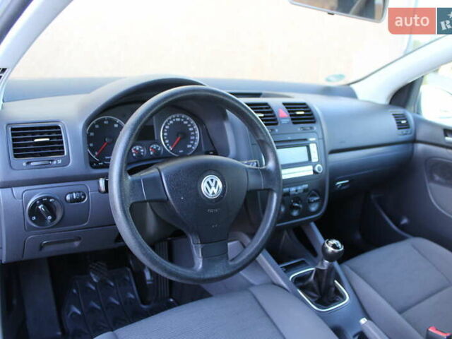 Серый Фольксваген Гольф, объемом двигателя 1.6 л и пробегом 195 тыс. км за 5890 $, фото 46 на Automoto.ua