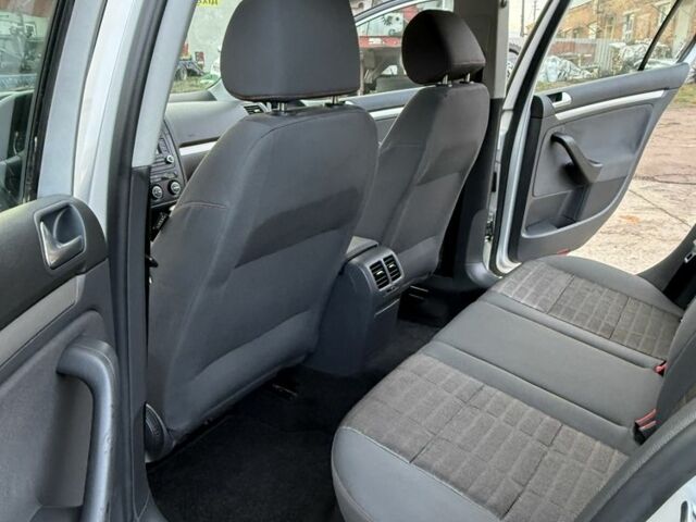 Серый Фольксваген Гольф, объемом двигателя 1.6 л и пробегом 198 тыс. км за 6500 $, фото 17 на Automoto.ua