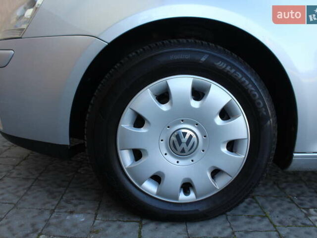 Серый Фольксваген Гольф, объемом двигателя 1.6 л и пробегом 195 тыс. км за 5990 $, фото 81 на Automoto.ua