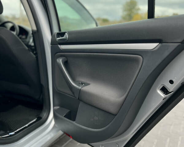 Серый Фольксваген Гольф, объемом двигателя 1.4 л и пробегом 229 тыс. км за 4600 $, фото 17 на Automoto.ua