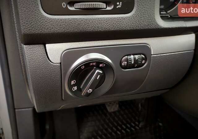 Сірий Фольксваген Гольф, об'ємом двигуна 1.6 л та пробігом 200 тис. км за 6950 $, фото 137 на Automoto.ua