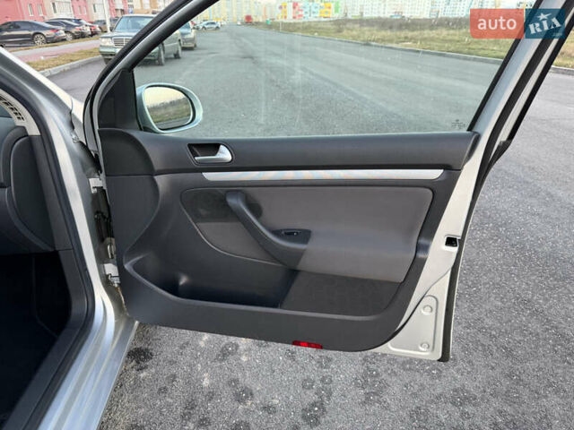 Сірий Фольксваген Гольф, об'ємом двигуна 1.6 л та пробігом 184 тис. км за 8499 $, фото 75 на Automoto.ua