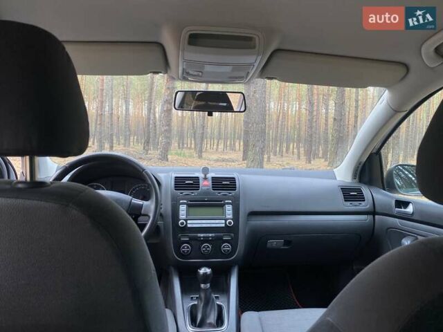 Серый Фольксваген Гольф, объемом двигателя 1.6 л и пробегом 235 тыс. км за 6500 $, фото 13 на Automoto.ua