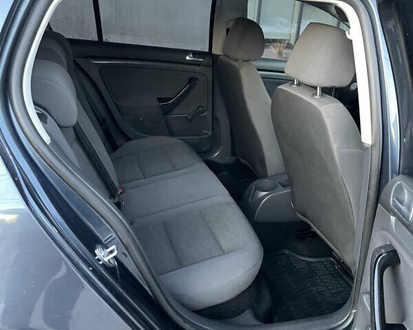 Сірий Фольксваген Гольф, об'ємом двигуна 1.39 л та пробігом 325 тис. км за 4950 $, фото 17 на Automoto.ua