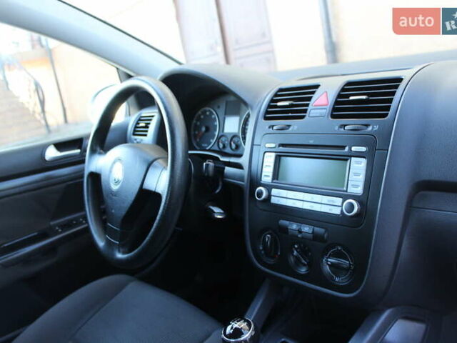 Серый Фольксваген Гольф, объемом двигателя 1.6 л и пробегом 195 тыс. км за 5890 $, фото 67 на Automoto.ua