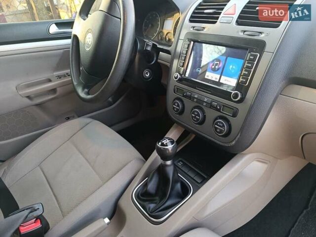 Сірий Фольксваген Гольф, об'ємом двигуна 1.4 л та пробігом 230 тис. км за 5700 $, фото 6 на Automoto.ua