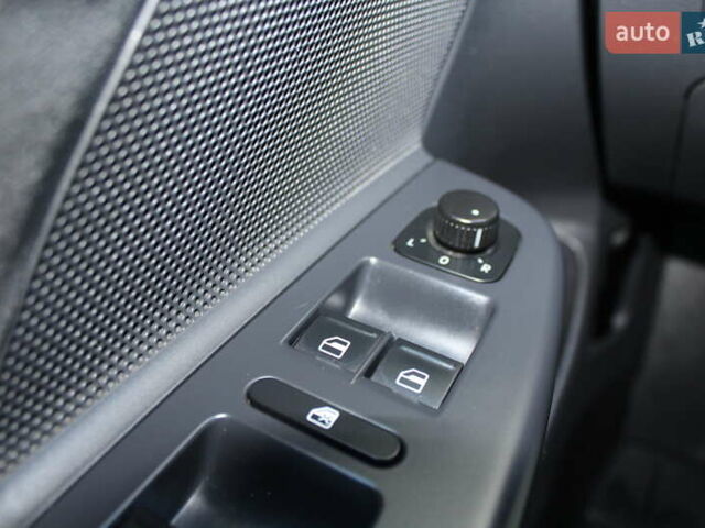 Серый Фольксваген Гольф, объемом двигателя 1.6 л и пробегом 195 тыс. км за 5990 $, фото 43 на Automoto.ua