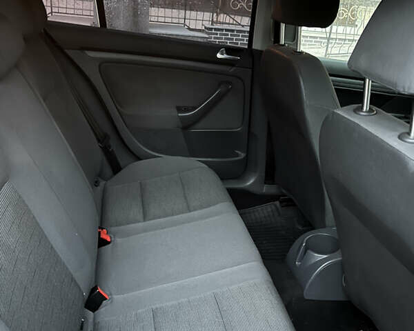 Сірий Фольксваген Гольф, об'ємом двигуна 1.6 л та пробігом 223 тис. км за 5400 $, фото 10 на Automoto.ua